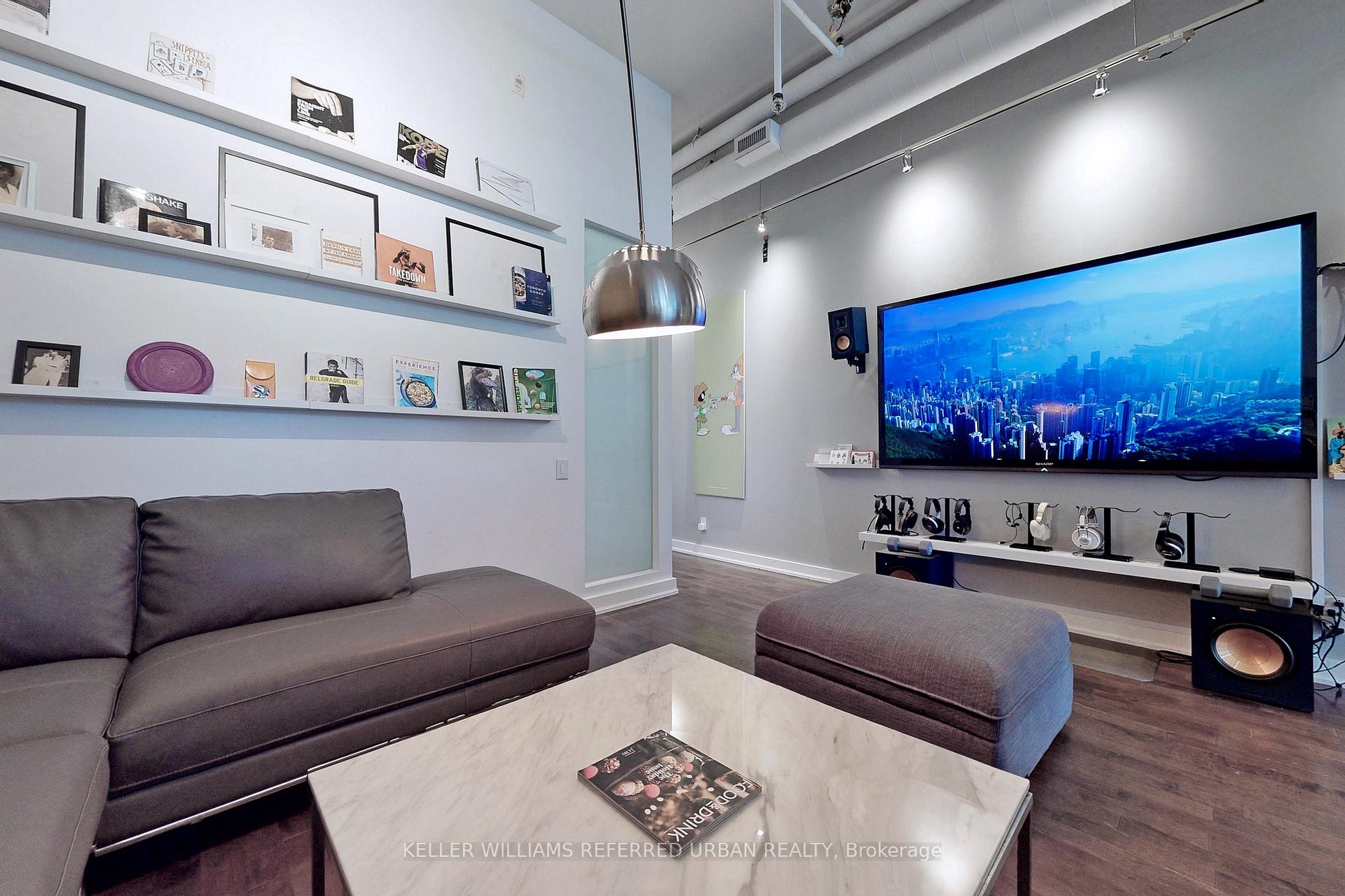 2 Bedrooms Condo at 43 Hanna, Toronto For sale