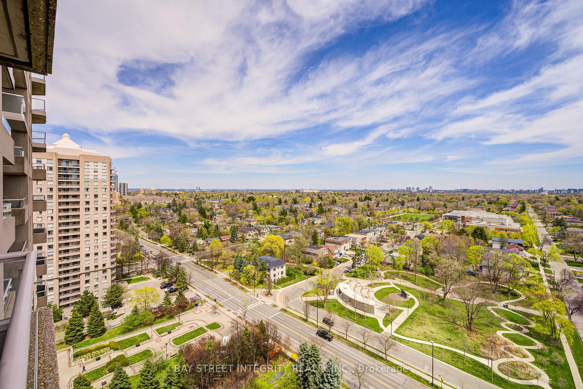 2 Bedrooms Condo at 18 Hillcrest,  Toronto For sale