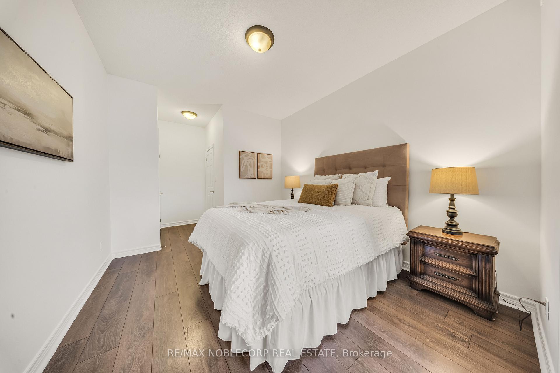 3 Bedrooms Condo at 121 Woodbridge, Vaughan For sale