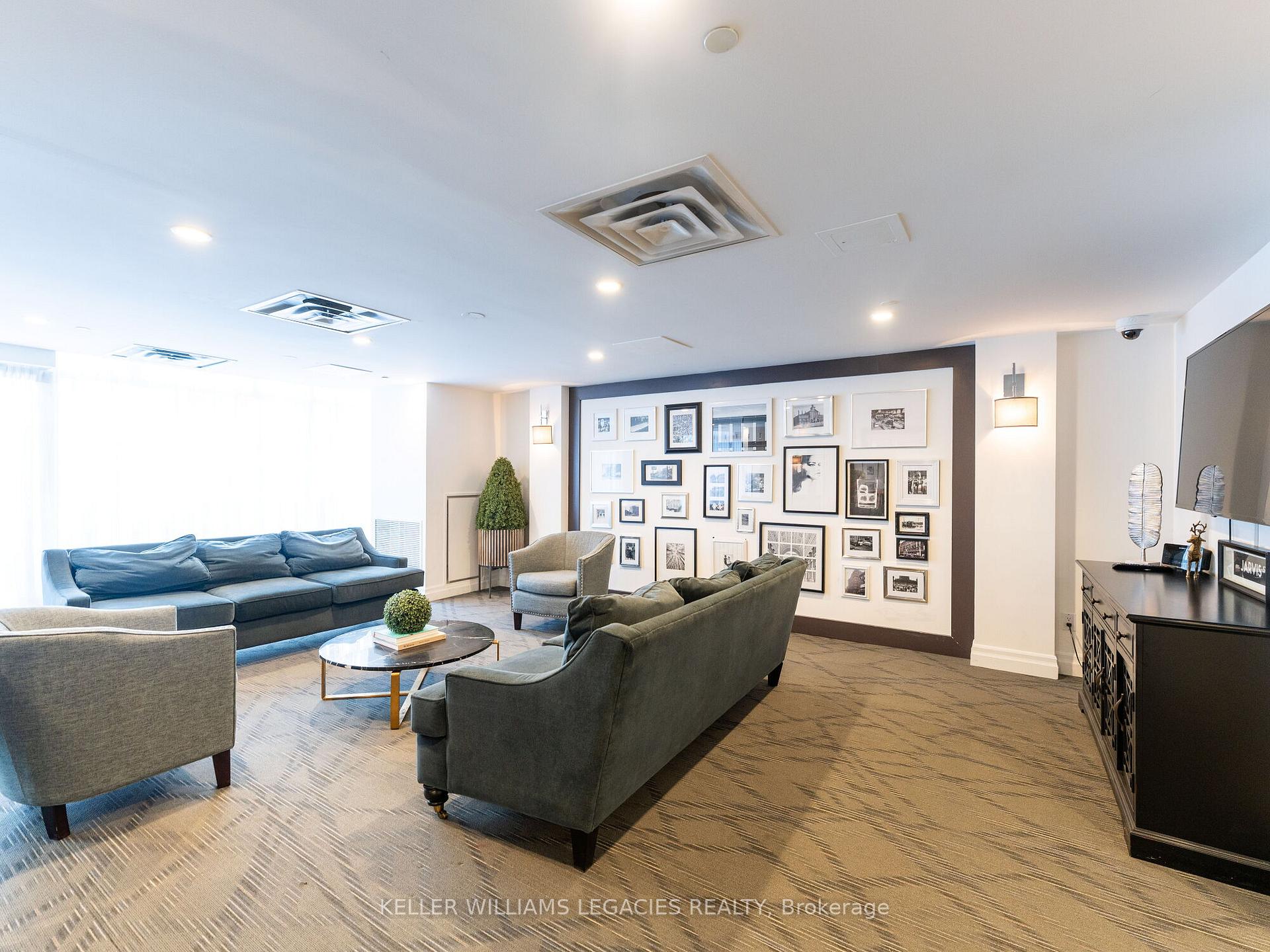 1 Bedroom Condo at 39 Jarvis, Toronto For sale