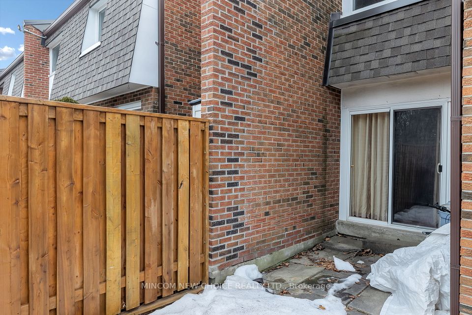 Patio w/Privacy Fence