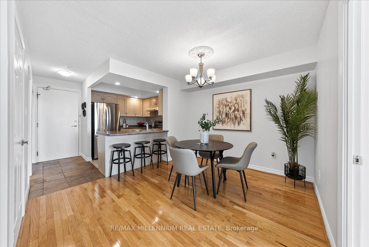 2 Bedrooms Condo at 125 Omni, Toronto For sale