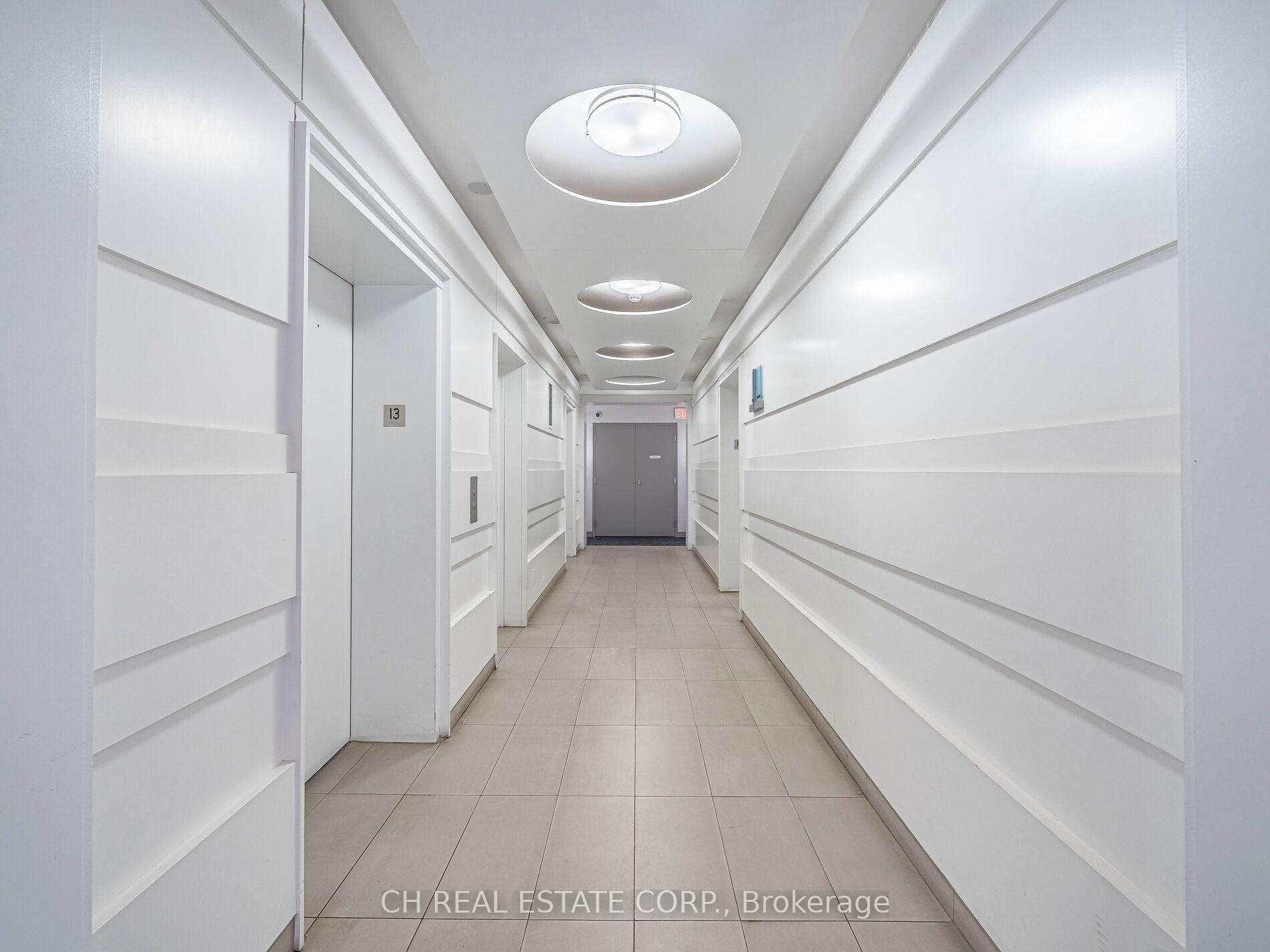 2 Bedrooms Condo at 12 York,  Toronto For sale