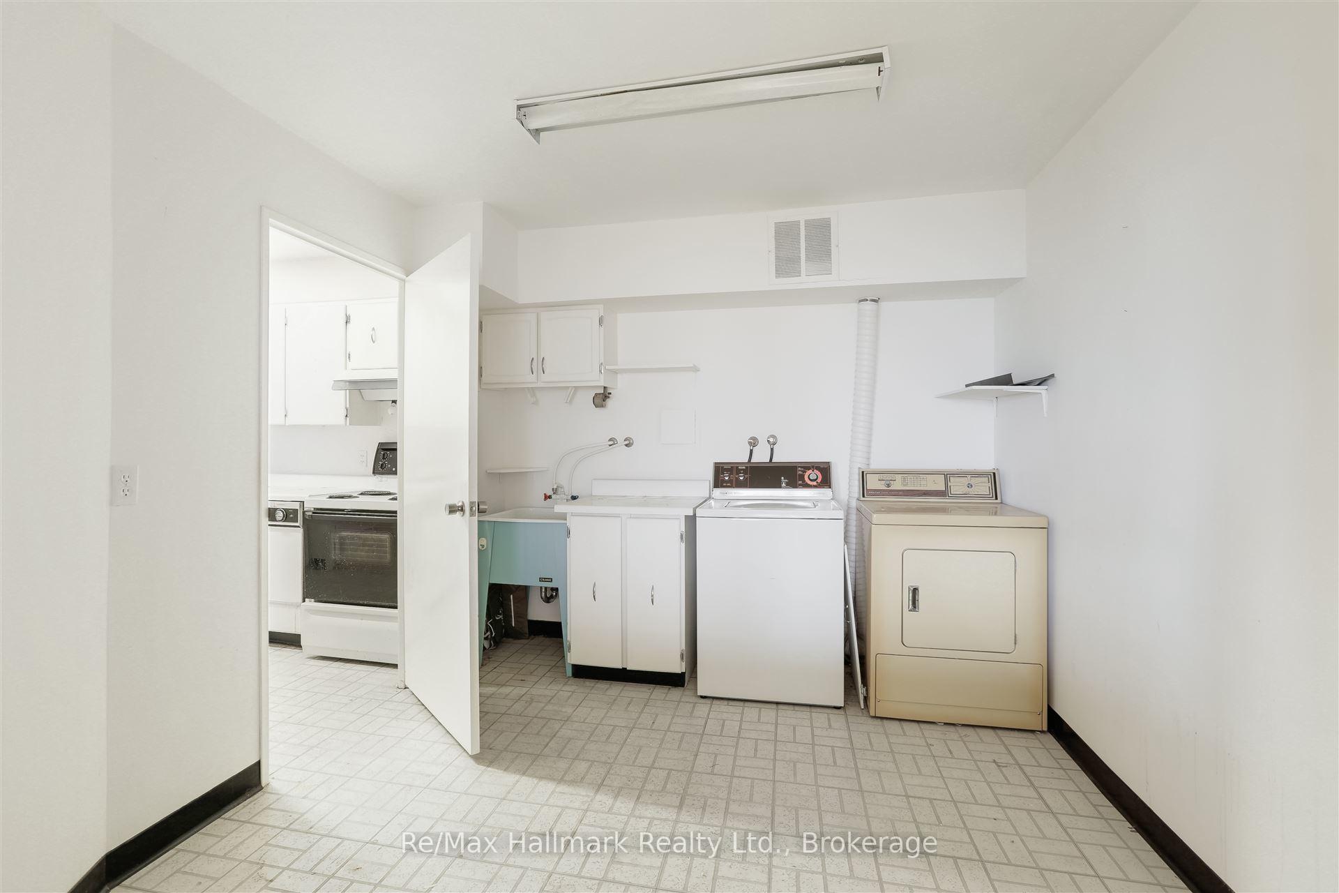 2 Bedrooms Condo at 1580 Mississauga Valley,  Mississauga For sale