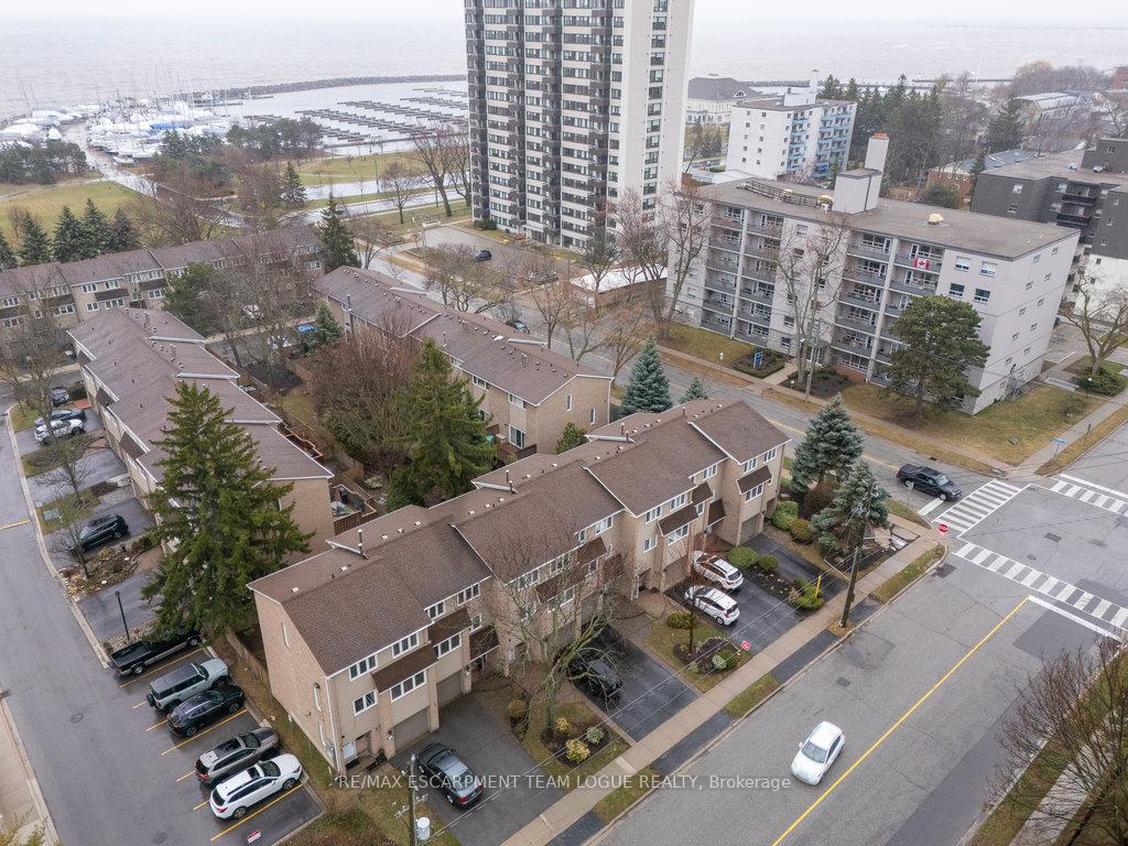 3 Bedrooms Condo at 2278 Marine,  Oakville For sale