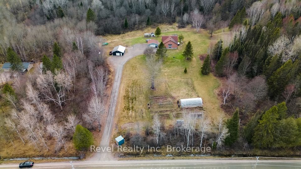799 Maple Hill