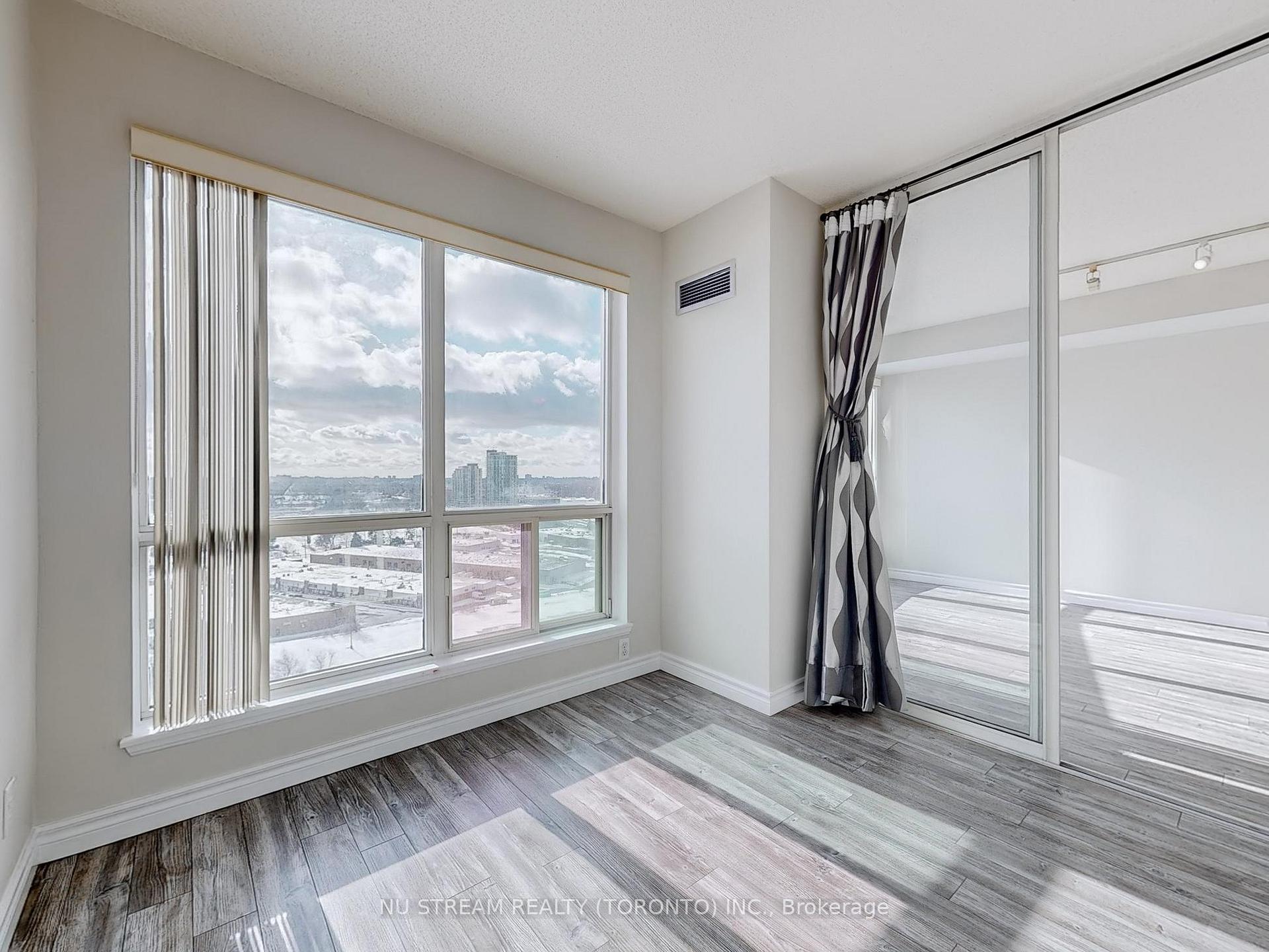 2 Bedrooms Condo at 18 Lee Centre,  Toronto For sale