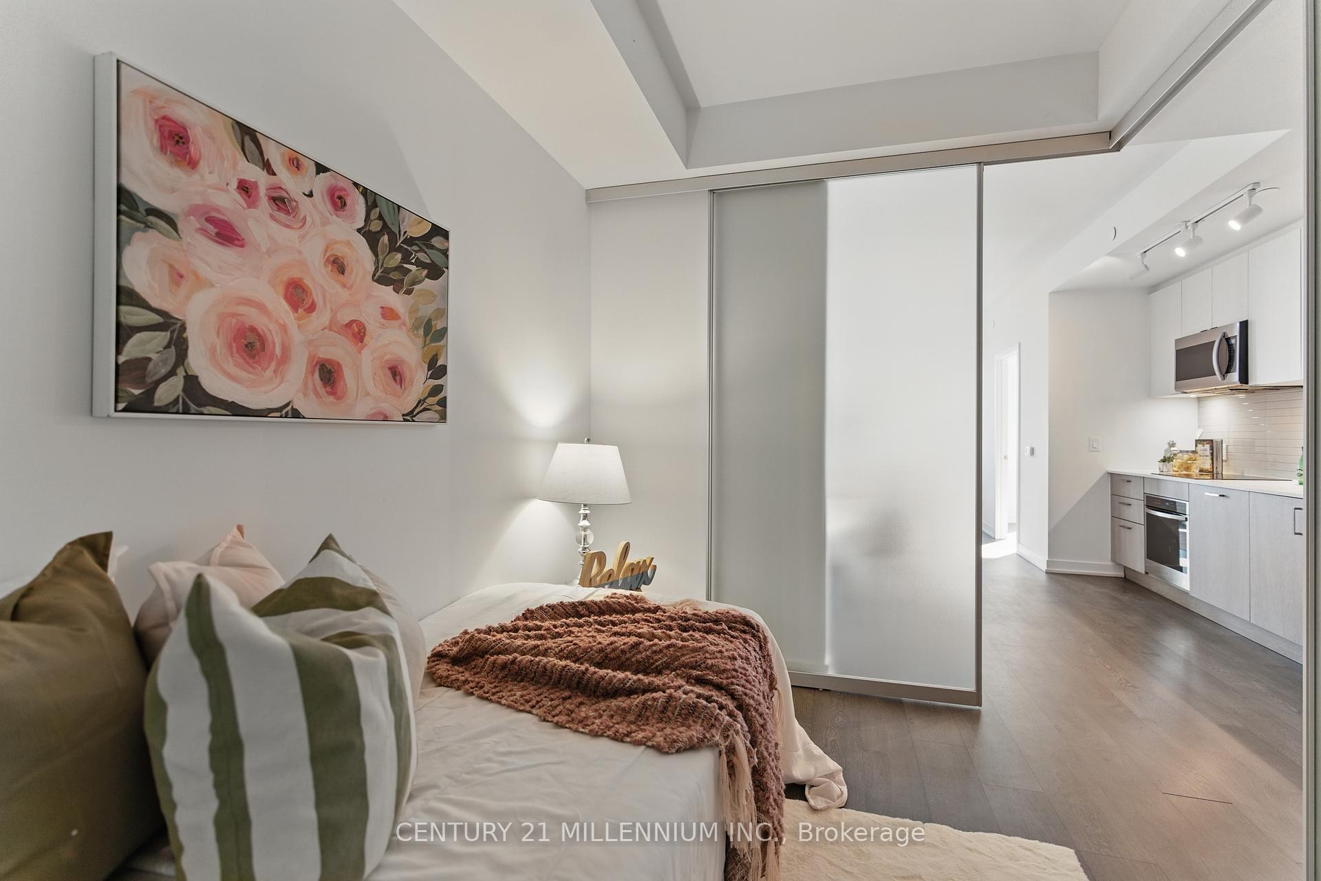 3 Bedrooms Condo at 1926 Lake Shore, Toronto For sale