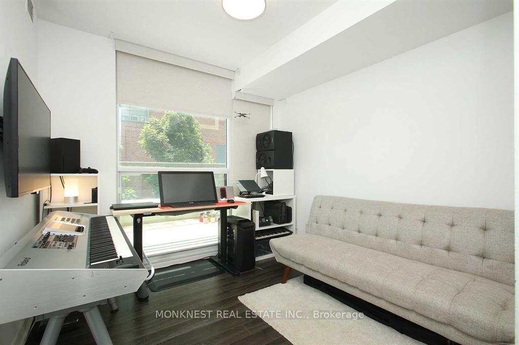 2 Bedrooms Condo at 68 Grangeway, Toronto For sale