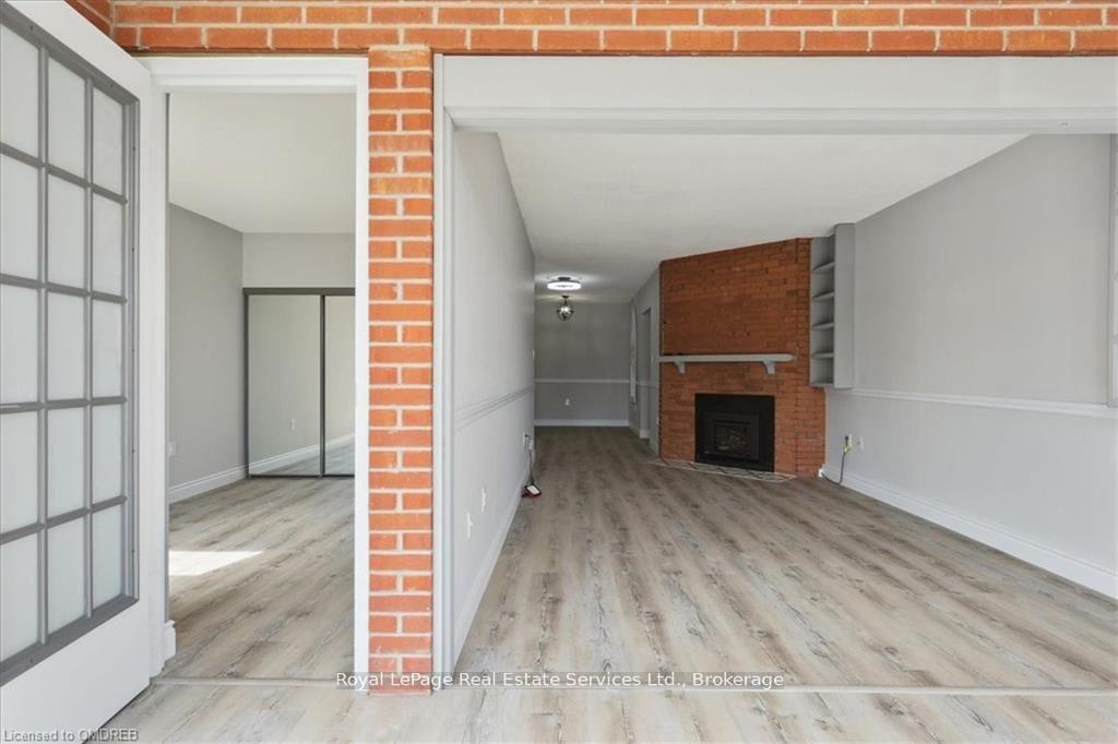 2 Bedrooms Condo at 162 REYNOLDS,  Oakville For sale