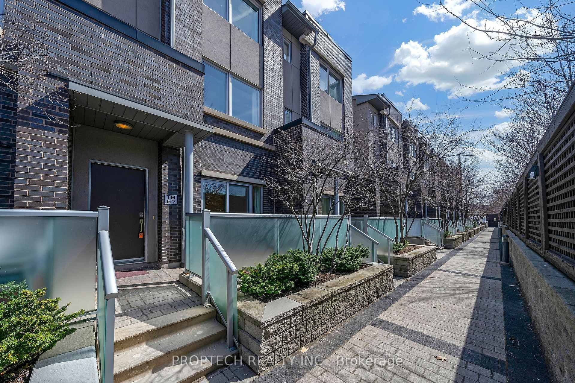 4 Bedrooms Condo at 295 Village Green,  Toronto For sale