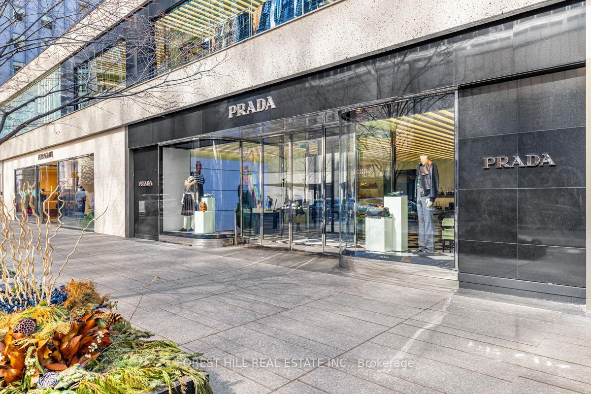 2 Bedrooms Condo at 175 Cumberland, Toronto For sale