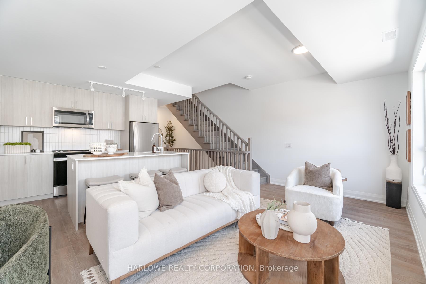 3 Bedrooms Condo at 268 Ironside, Oakville For sale