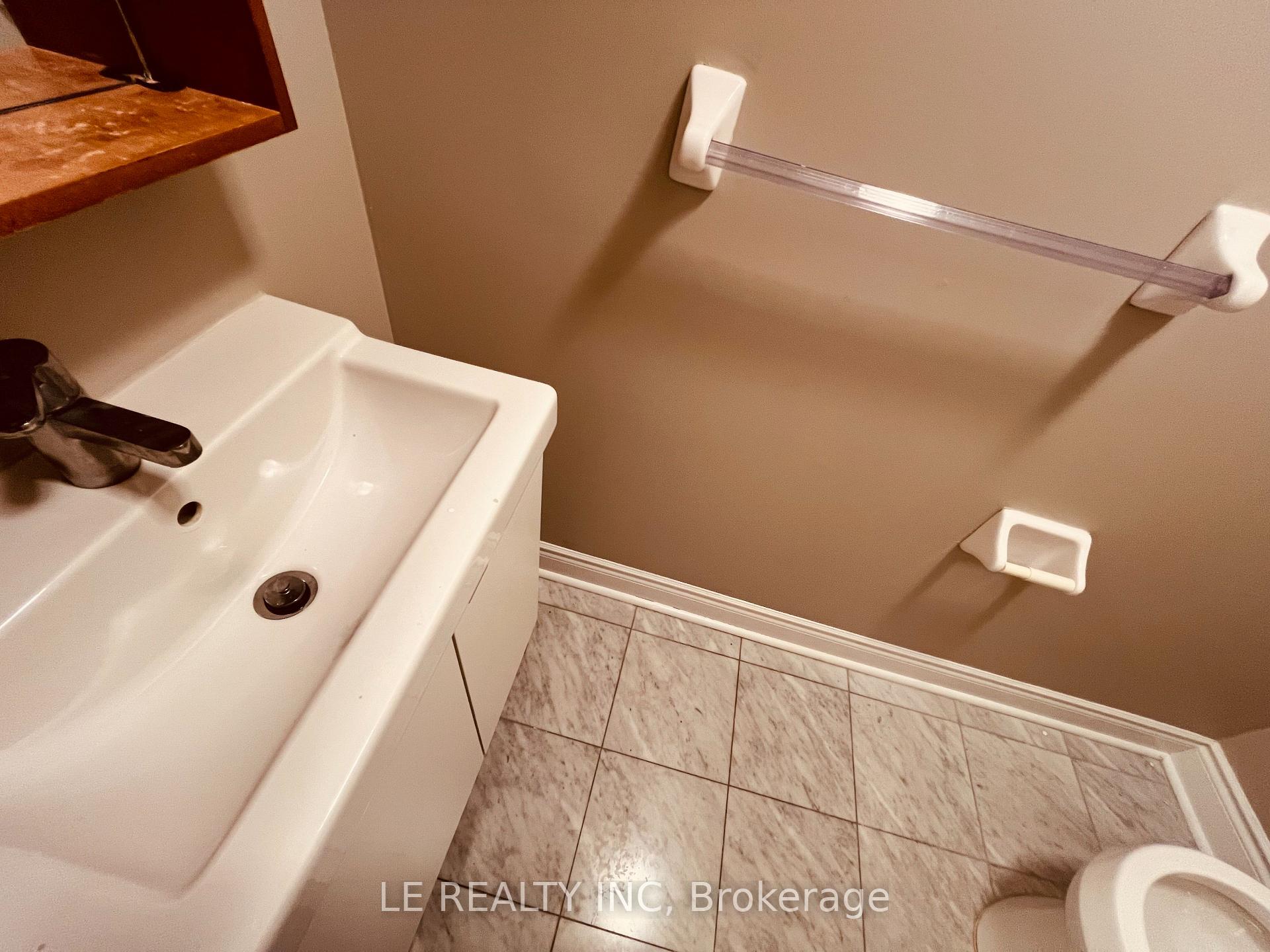 2 Bedrooms Condo at 70 Byng, Toronto For sale