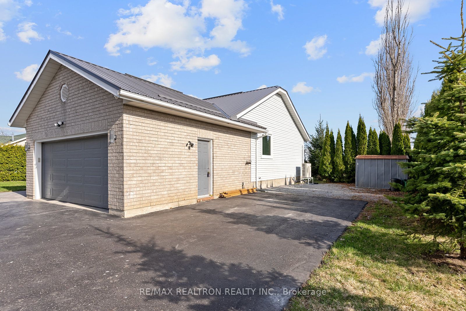 6 Hallett Crescent