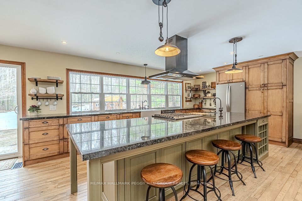 6 Woodland Heights
