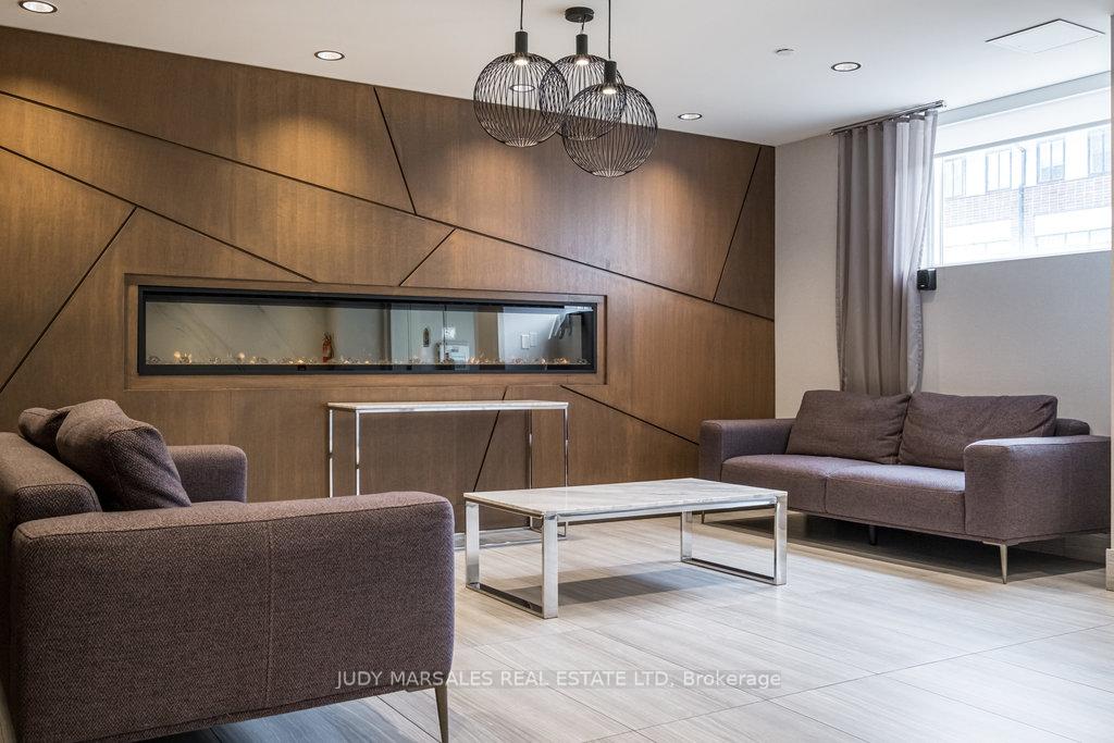 2 Bedrooms Condo at 16 Markle,  Hamilton For sale