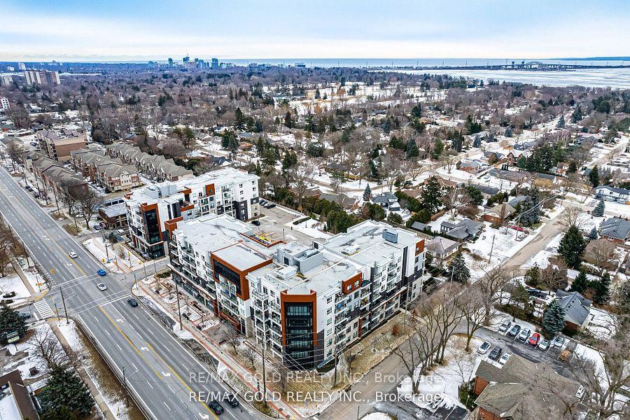 2 Bedrooms Condo at 320 Plains,  Burlington For sale
