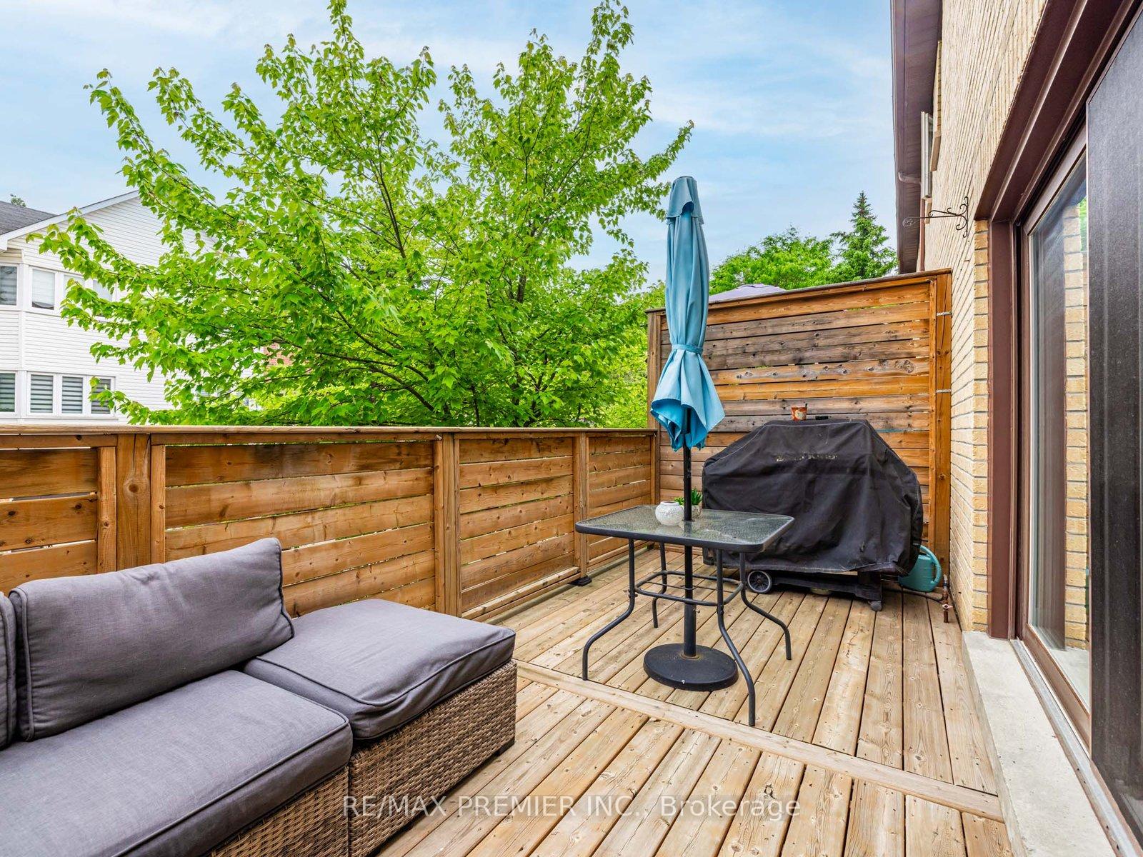 3 Bedrooms Condo at 213 Woodbridge, Vaughan For sale
