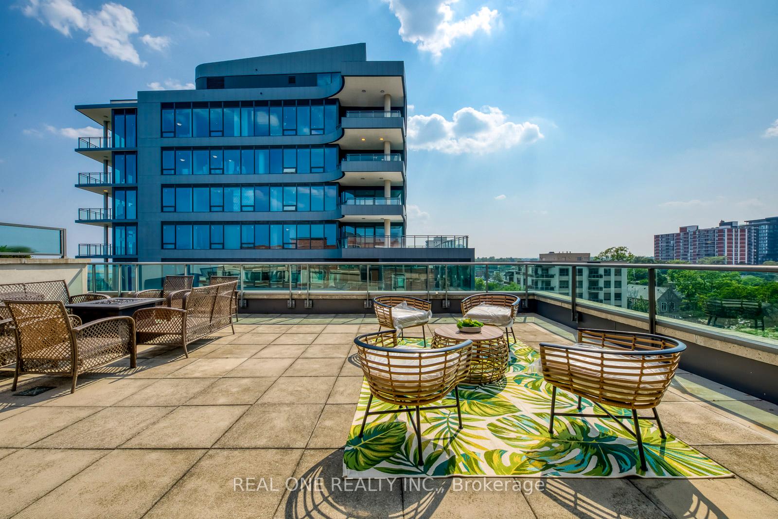 2 Bedrooms Condo at 65 Port,  Mississauga For sale
