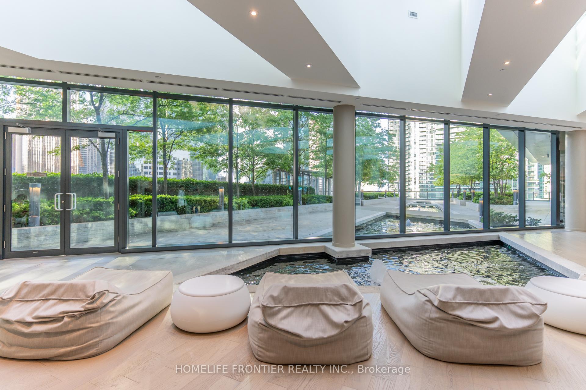 2 Bedrooms Condo at 88 Harbour, Toronto For sale