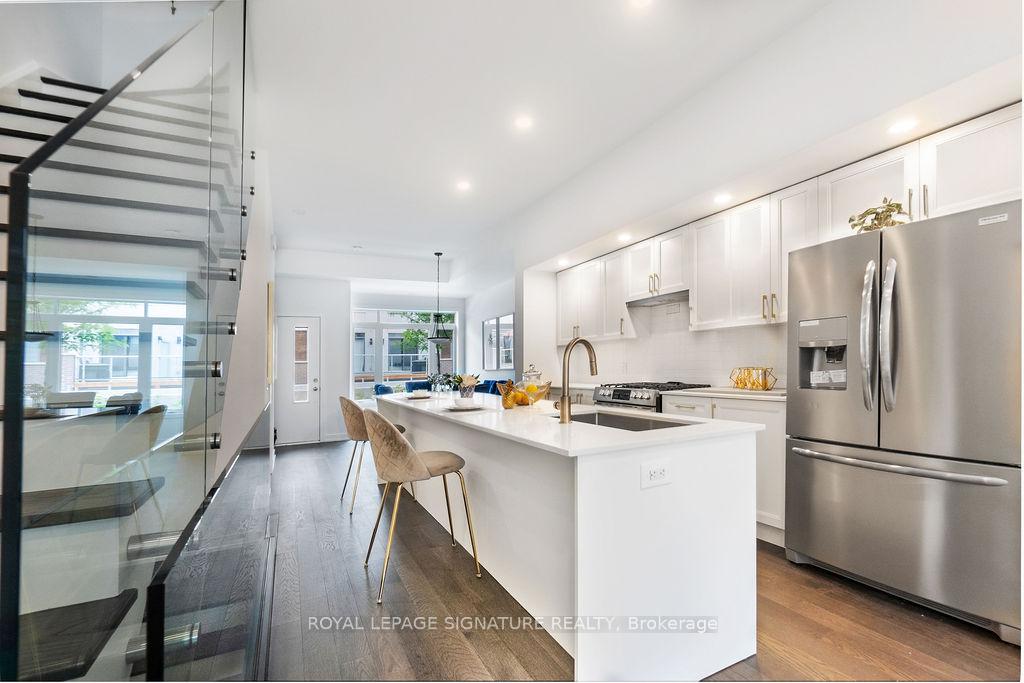 3 Bedrooms Condo at 3074 SIXTH, Oakville For sale