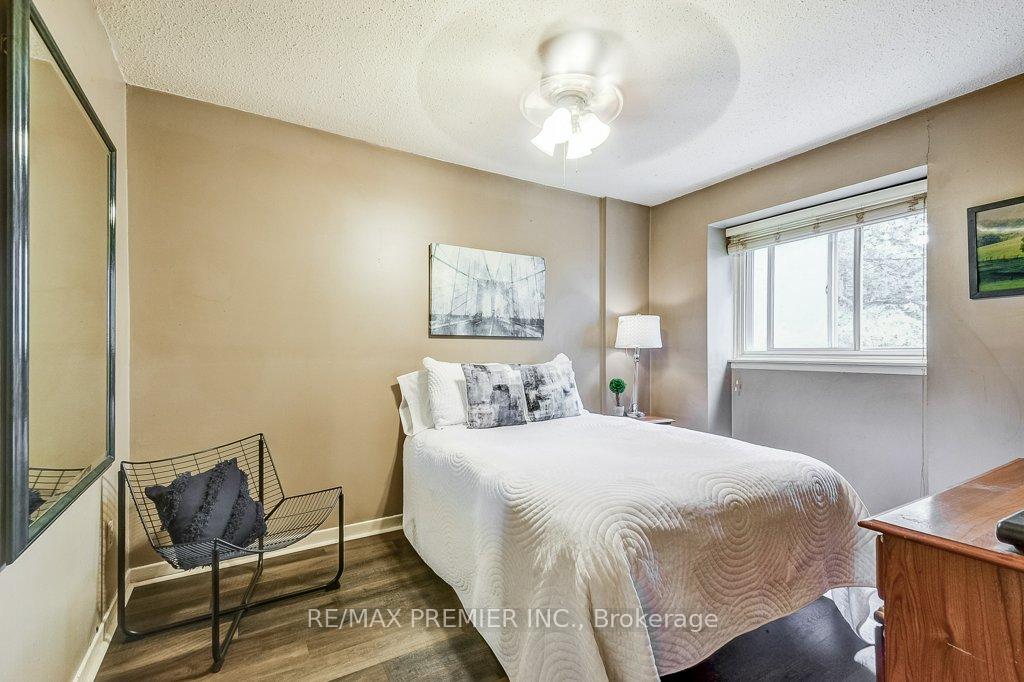 4 Bedrooms Condo at 2670 Battleford, Mississauga For sale