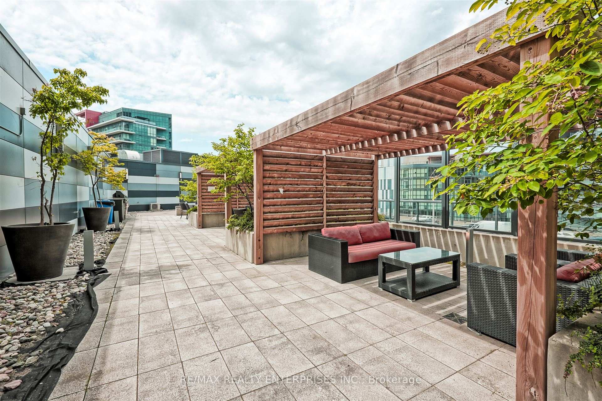 2 Bedrooms Condo at 20 Bruyeres, Toronto For sale