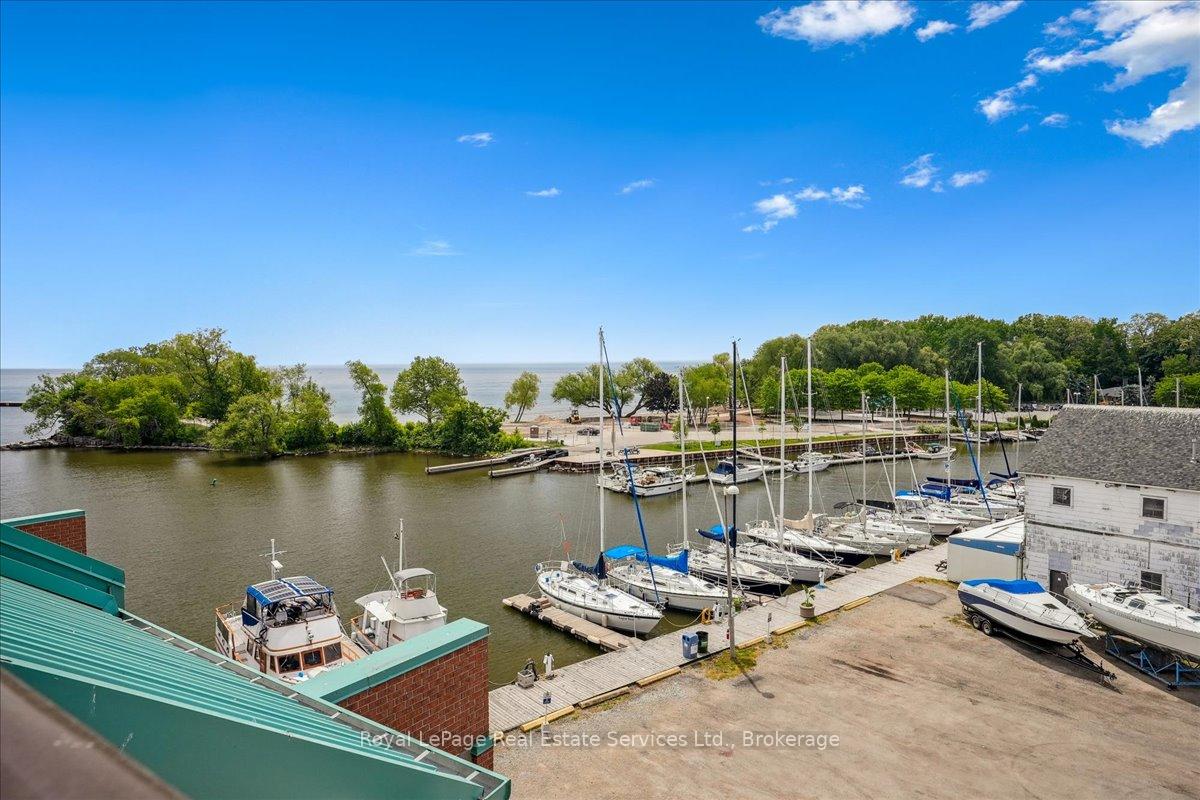 2 Bedrooms Condo at 100 Bronte, Oakville For sale