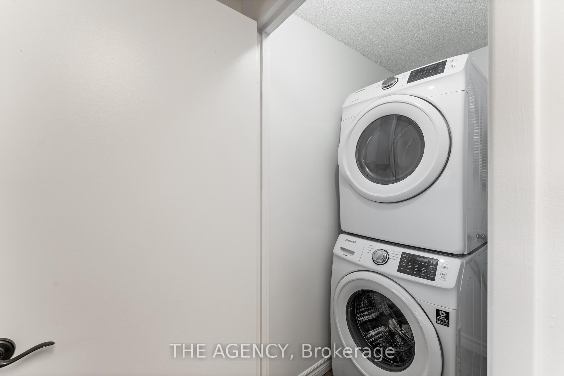 2 Bedrooms Condo at 90 Dale, Toronto For sale