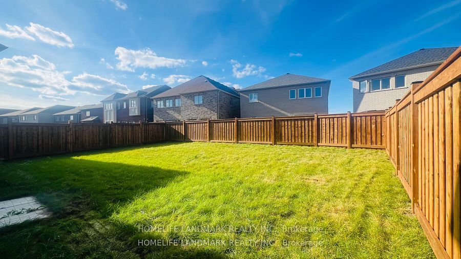 16 Kenneth Ross Crescent