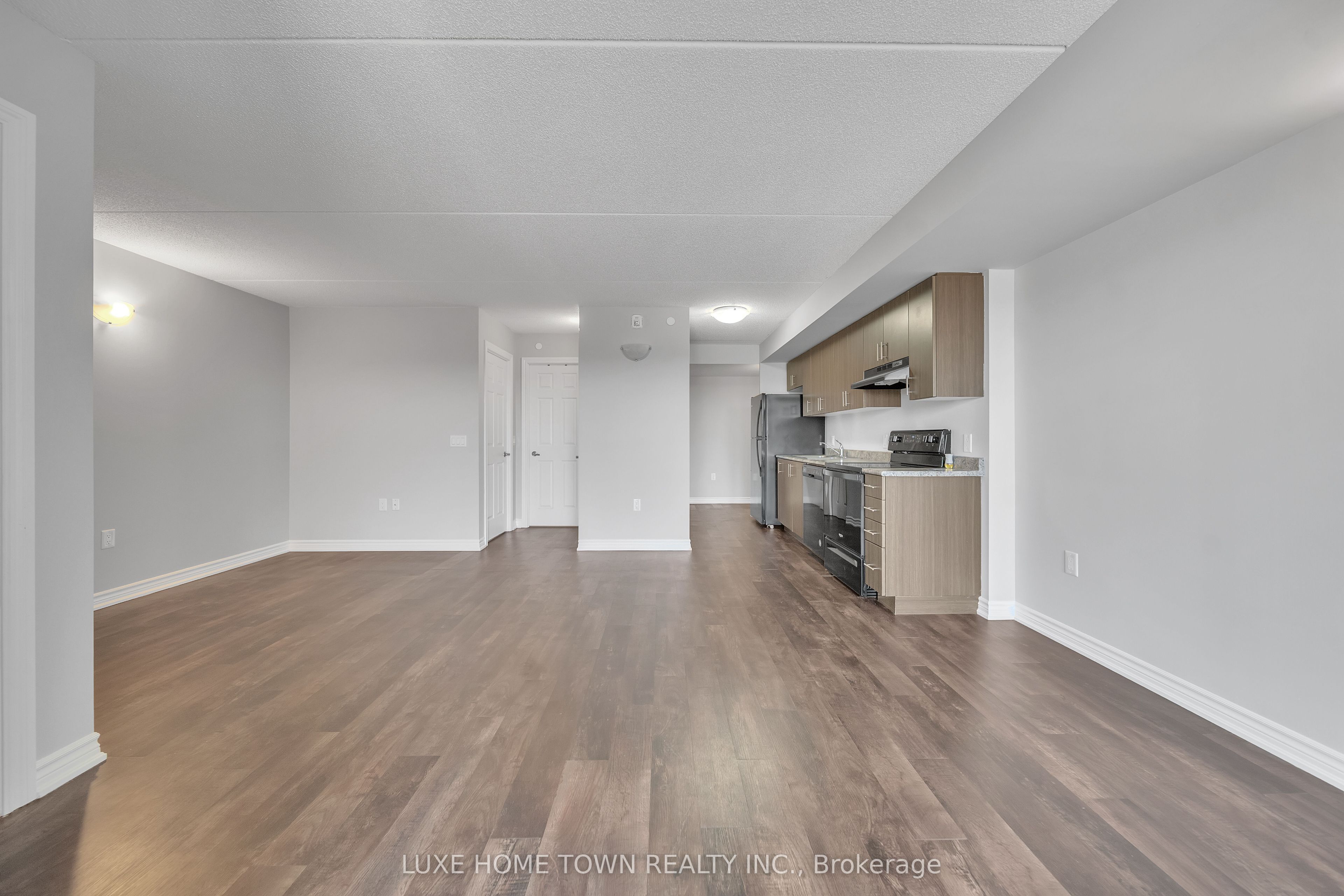 716 Main Street E, #801