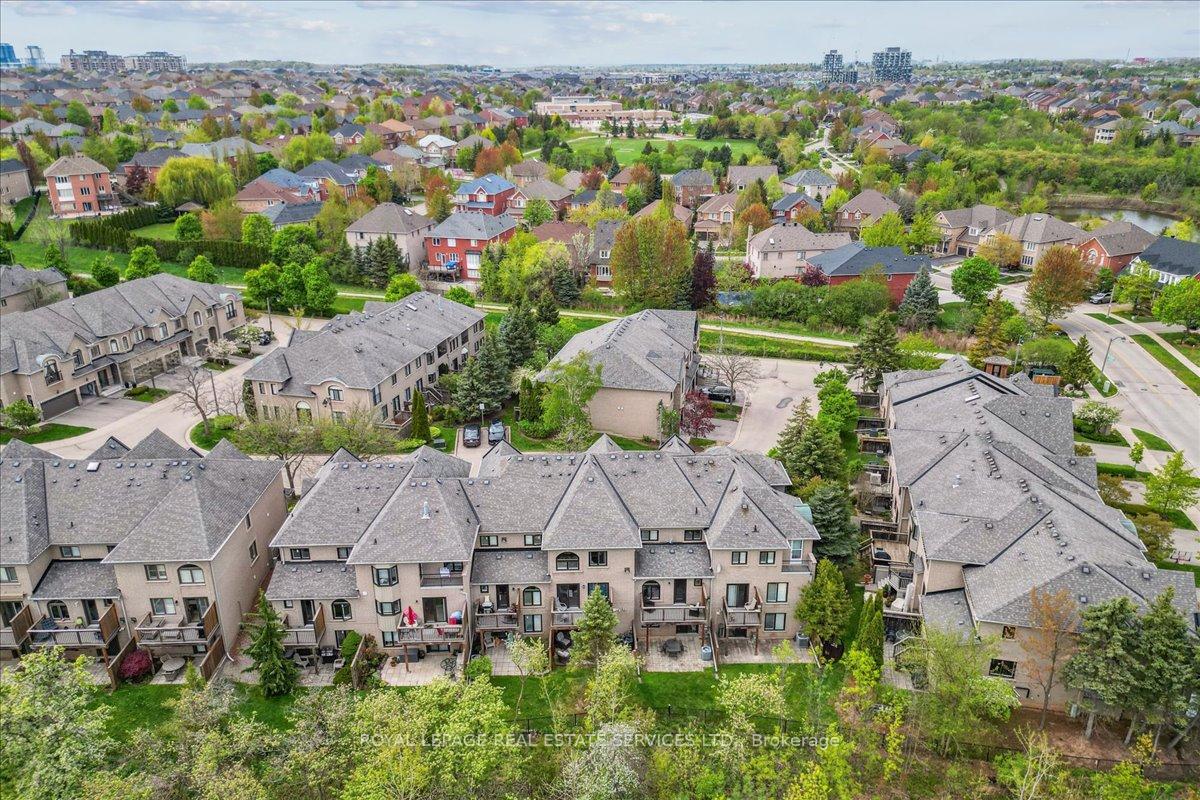 3 Bedrooms Condo at 2250 Rockingham, Oakville For sale