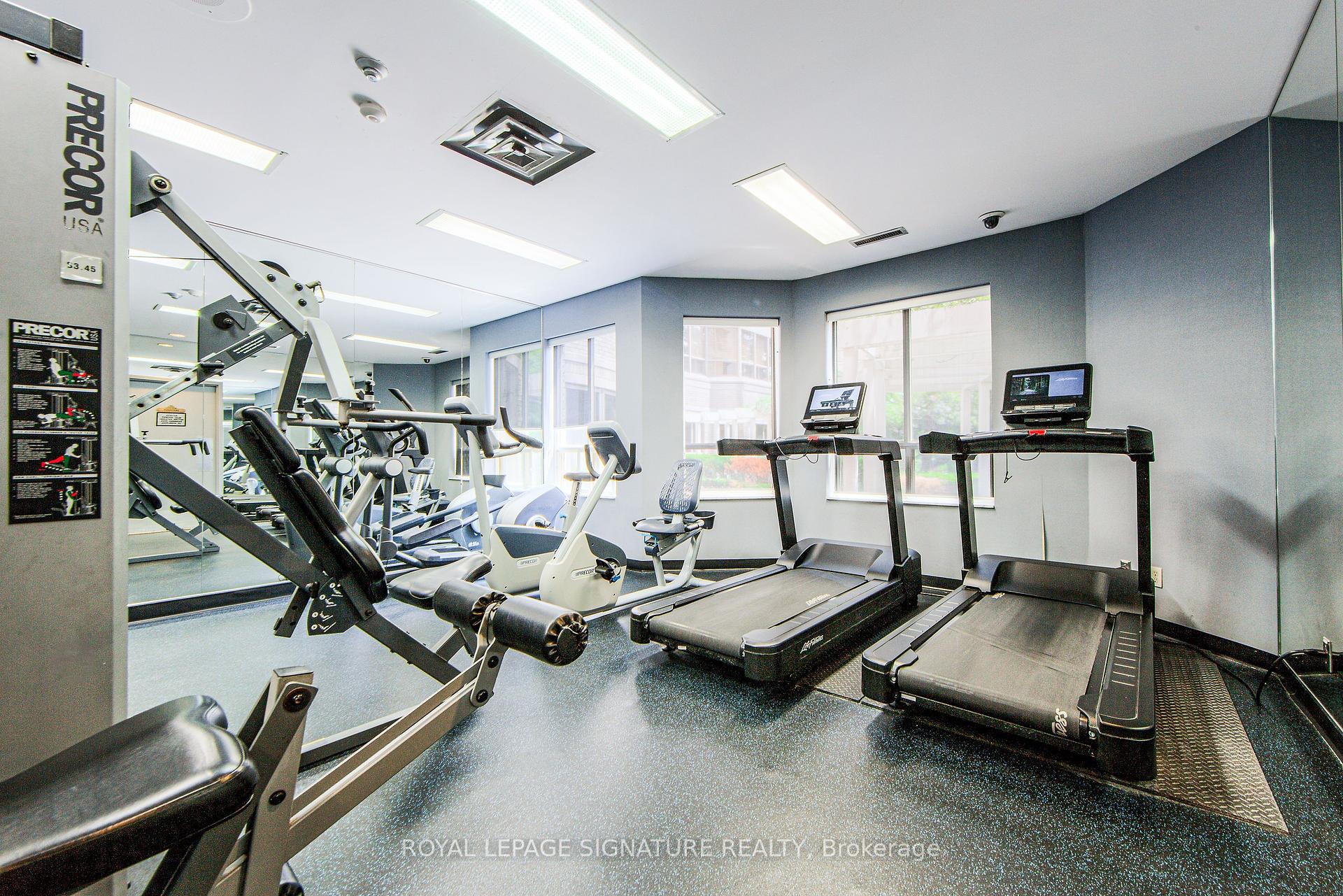 3 Bedrooms Condo at 55 Kingsbridge Garden, Mississauga For sale