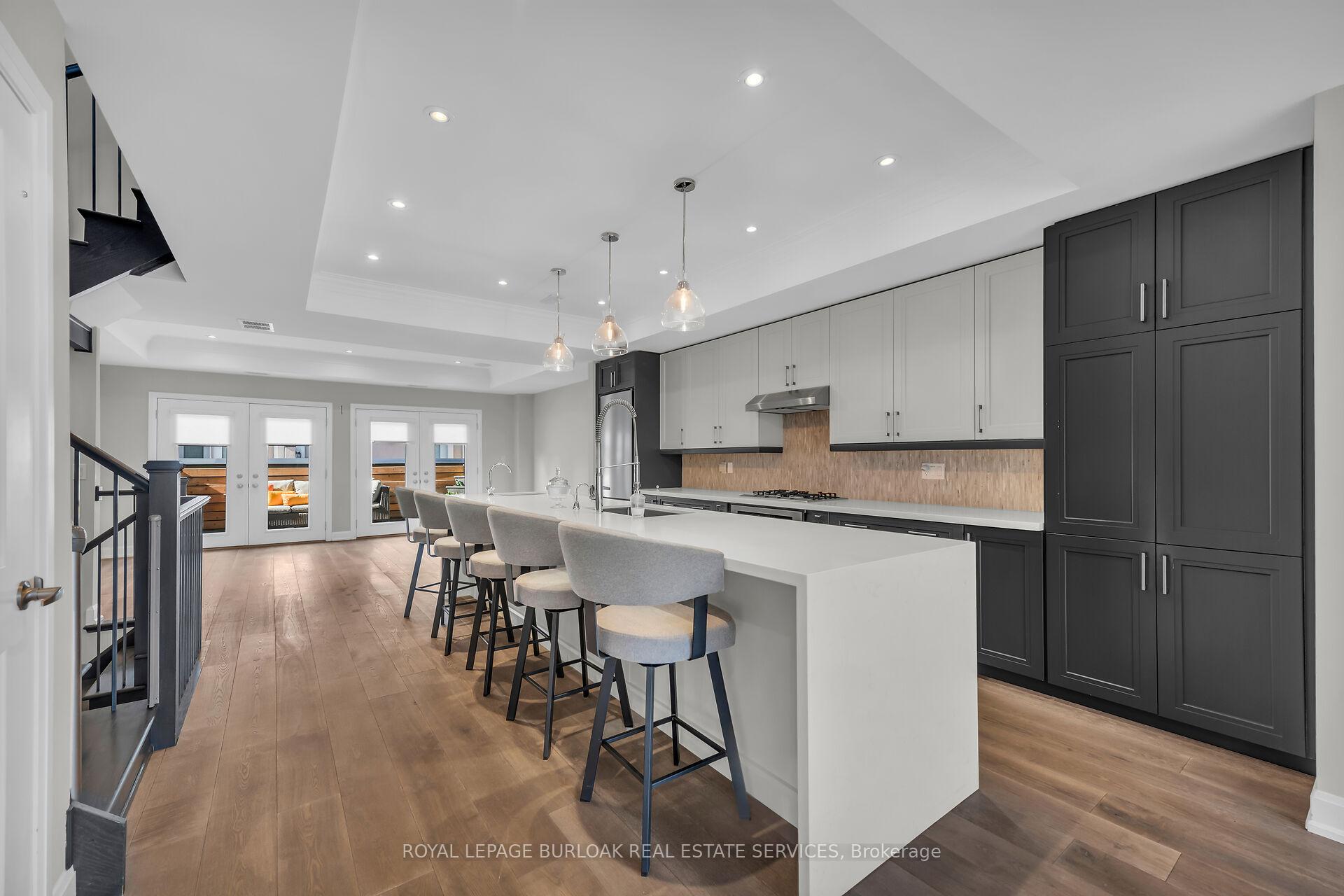 3 Bedrooms Condo at 509 Elizabeth,  Burlington For sale