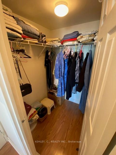 2 Bedrooms Condo at 23 Hollywood,  Toronto For sale