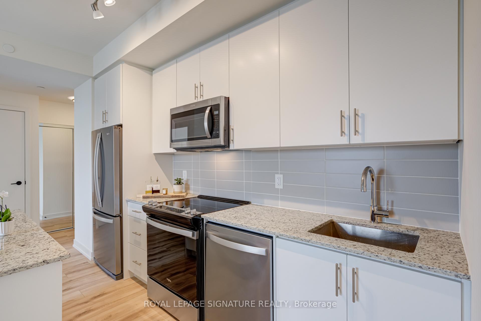 2 Bedrooms Condo at 335 Wheat Boom, Oakville For sale