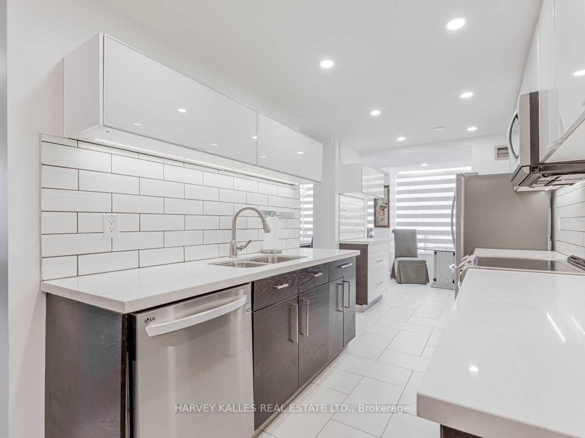 3 Bedrooms Condo at 5785 Yonge,  Toronto For sale