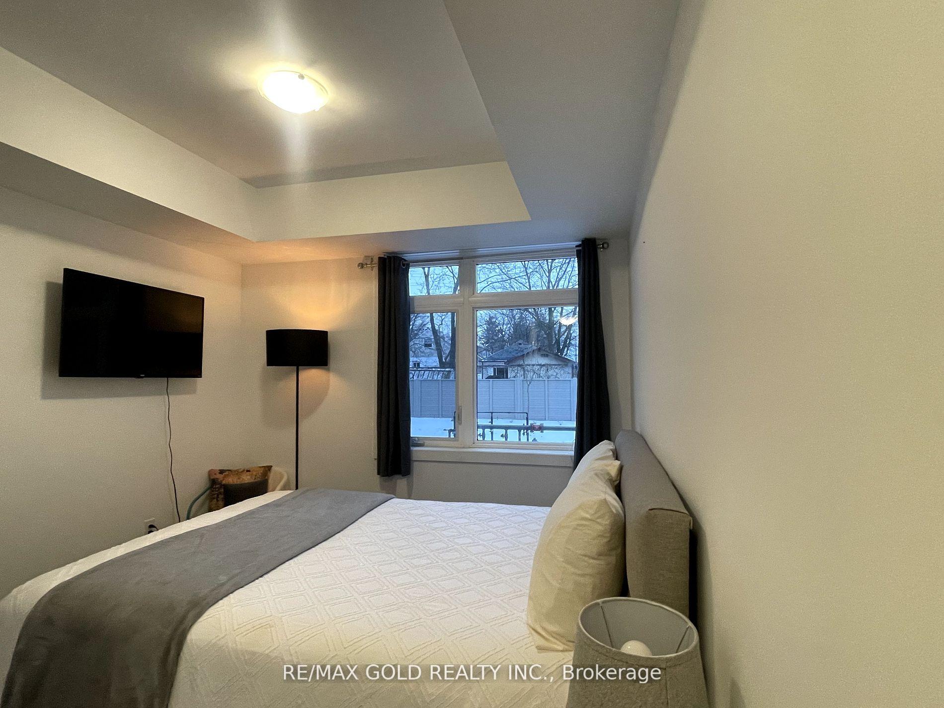 2 Bedrooms Condo at 1115 Douglas McCurdy Comm, Mississauga For sale