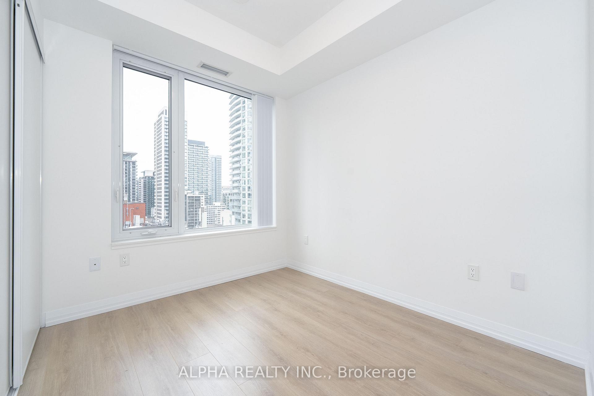 3 Bedrooms Condo at 50 Dunfield,  Toronto For sale