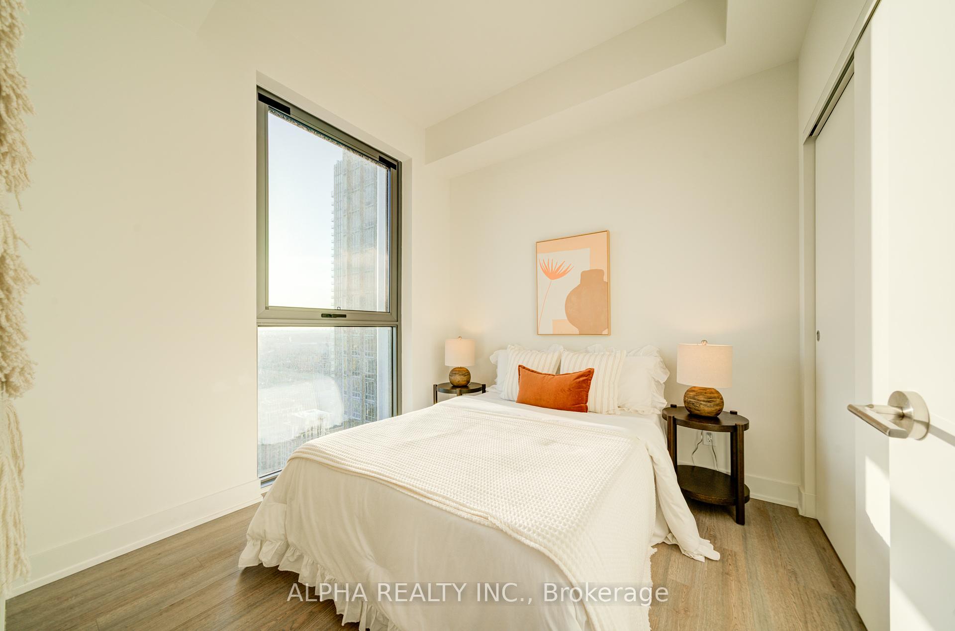 2 Bedrooms Condo at 8 Cumberland,  Toronto For sale