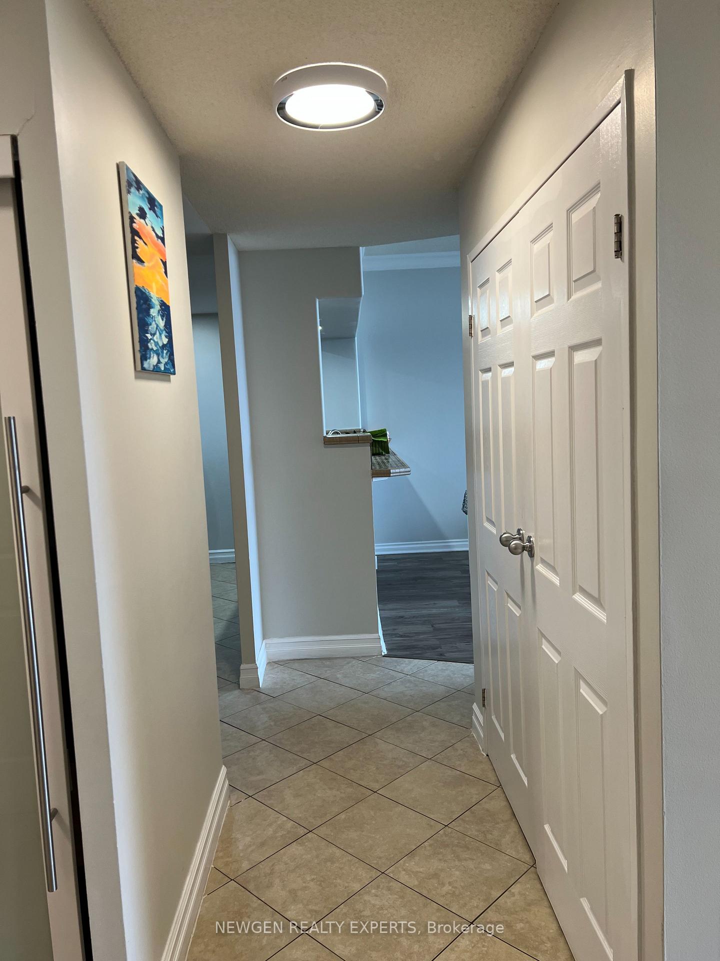 3 Bedrooms Condo at 550 Webb, Mississauga For sale