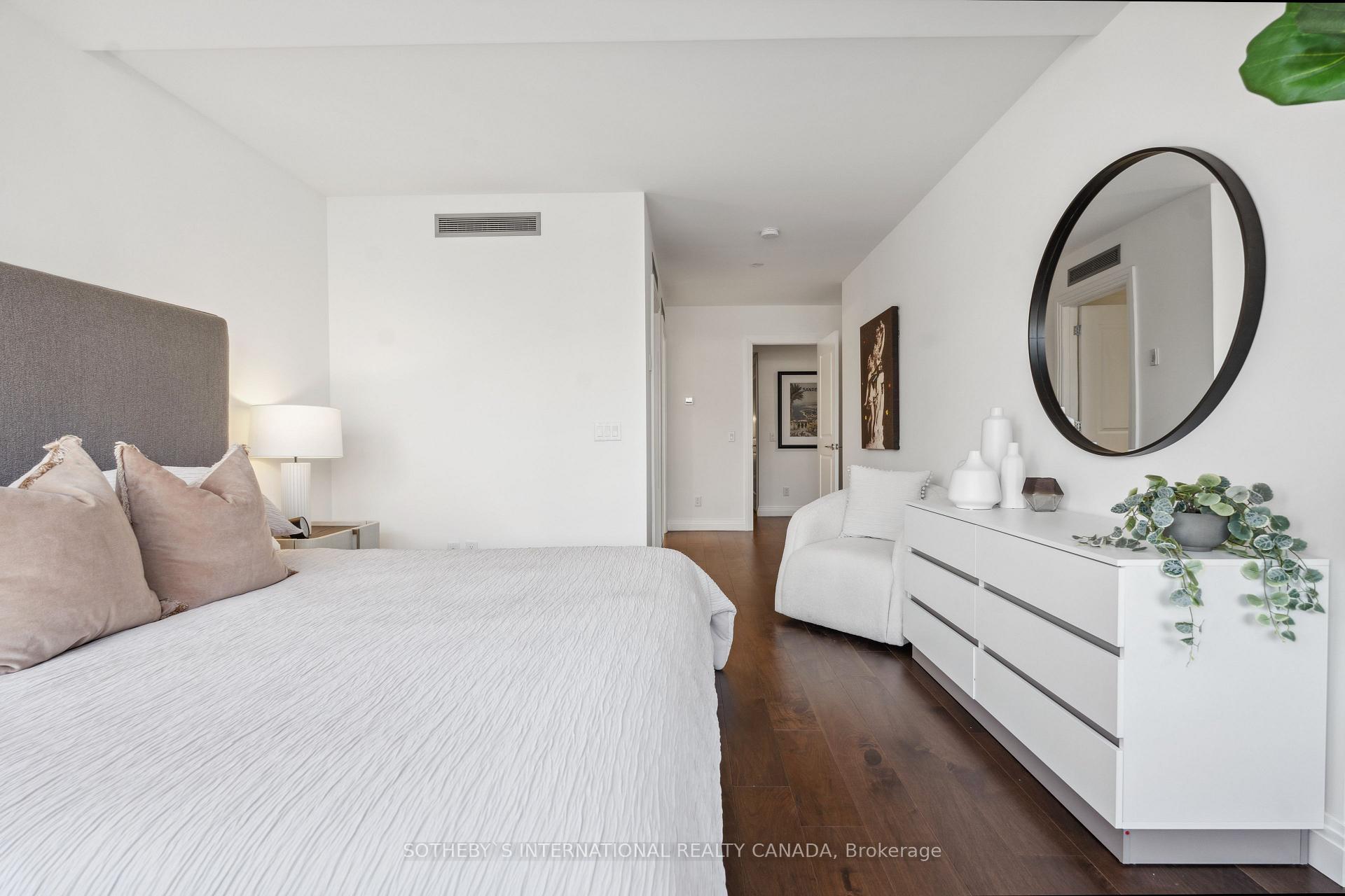 3 Bedrooms Condo at 1 Benvenuto,  Toronto For sale