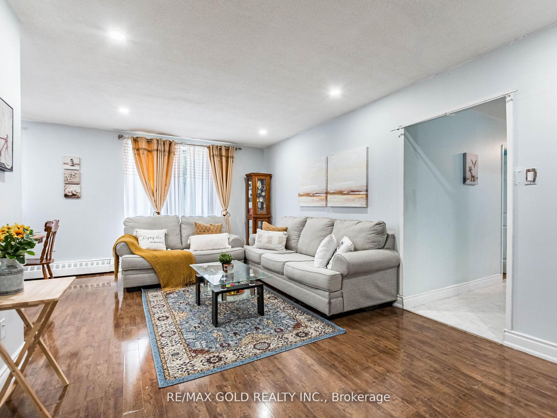 3 Bedrooms Condo at 3555 Derry, Mississauga For sale