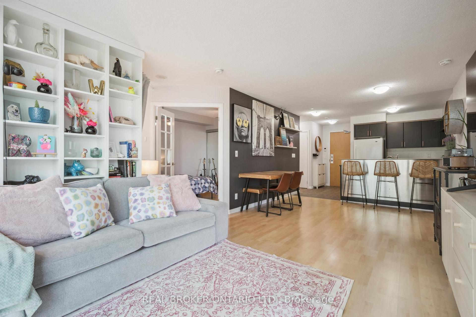 3 Bedrooms Condo at 185 Legion, Toronto For sale