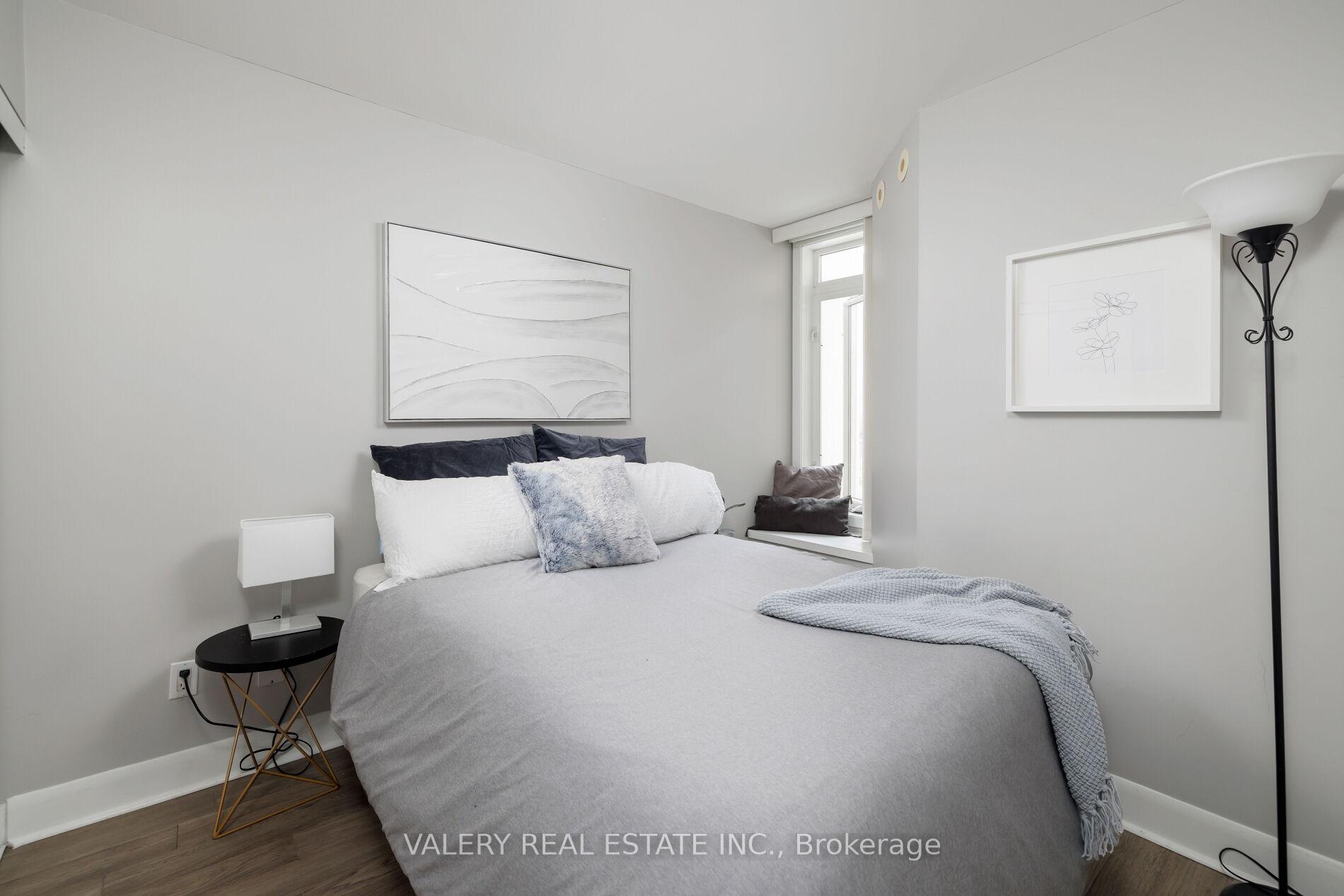 2 Bedrooms Condo at 415 Jarvis, Toronto For sale