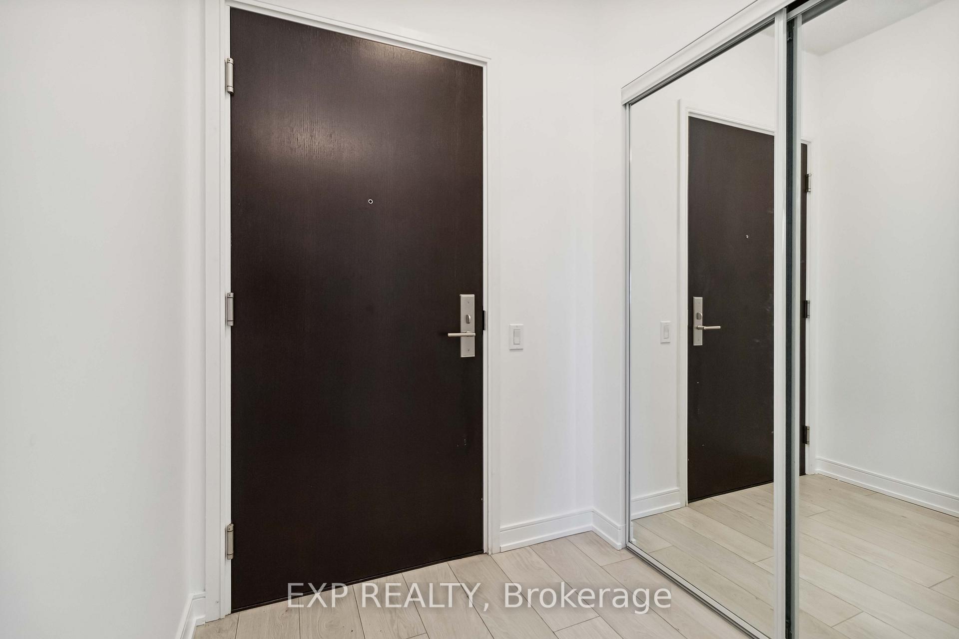 2 Bedrooms Condo at 8 Nahani, Mississauga For sale