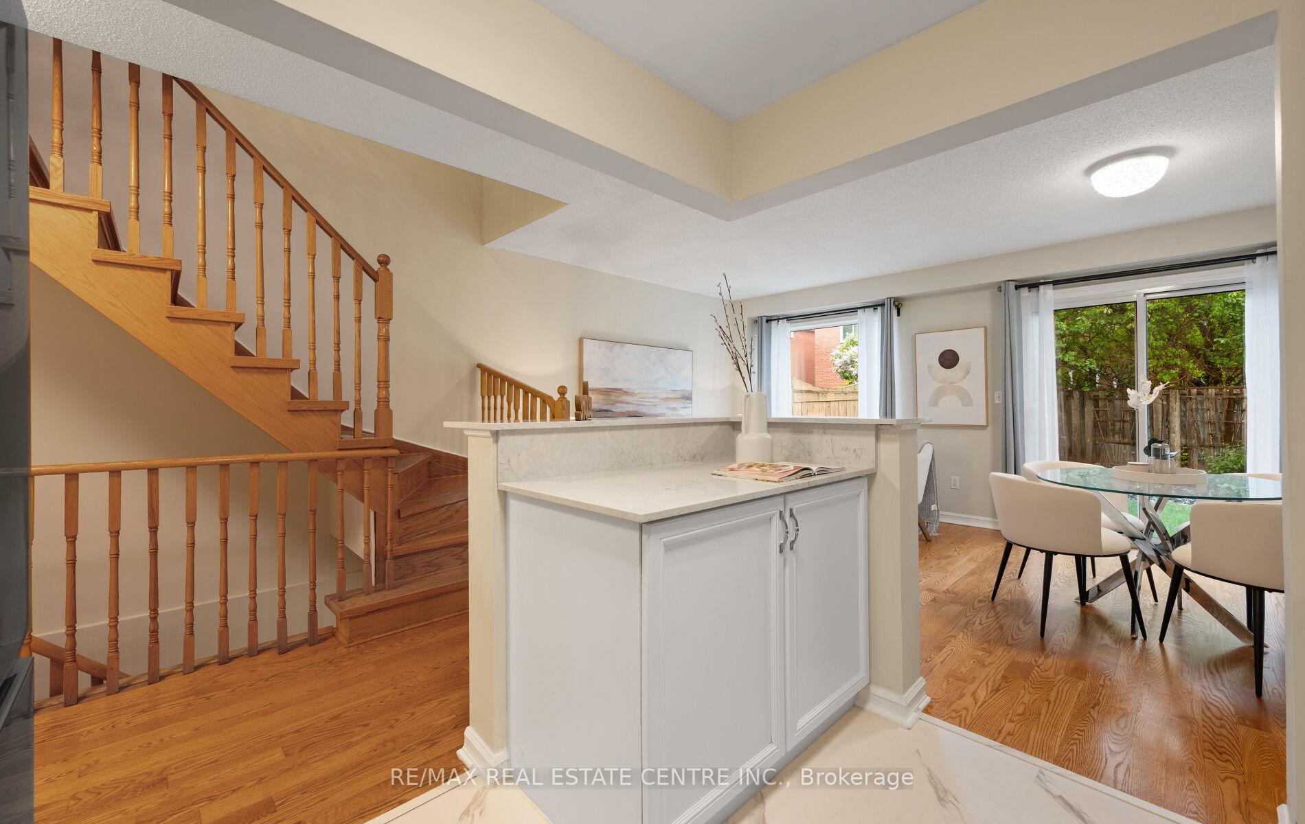 4 Bedrooms Condo at 5030 Heatherleigh, Mississauga For sale