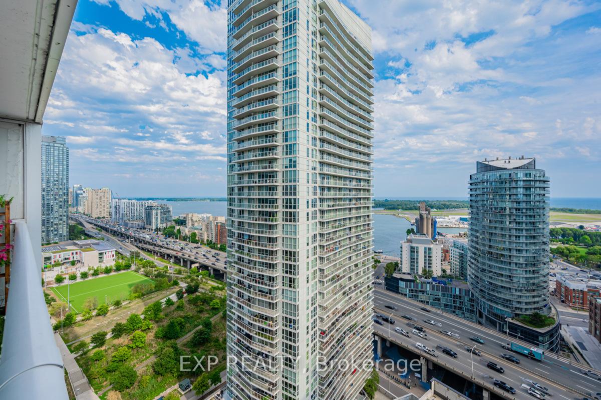 2 Bedrooms Condo at 85 Queens Wharf, Toronto For sale