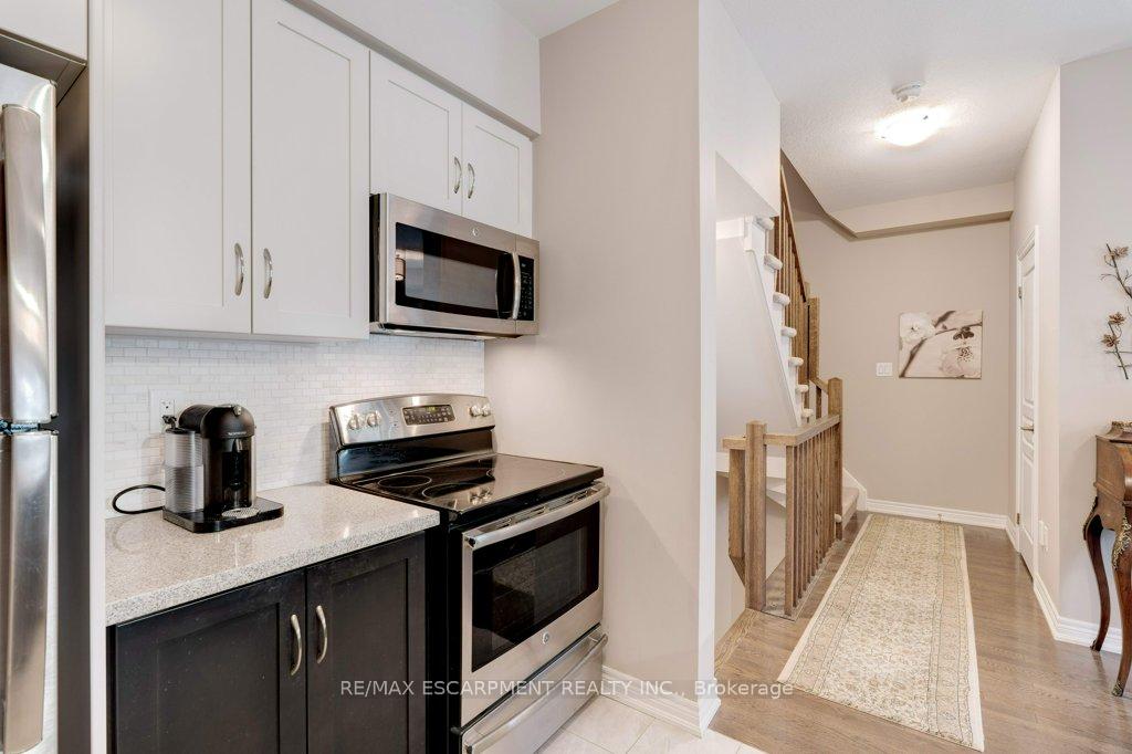 2 Bedrooms Condo at 257 Parkside, Hamilton For sale